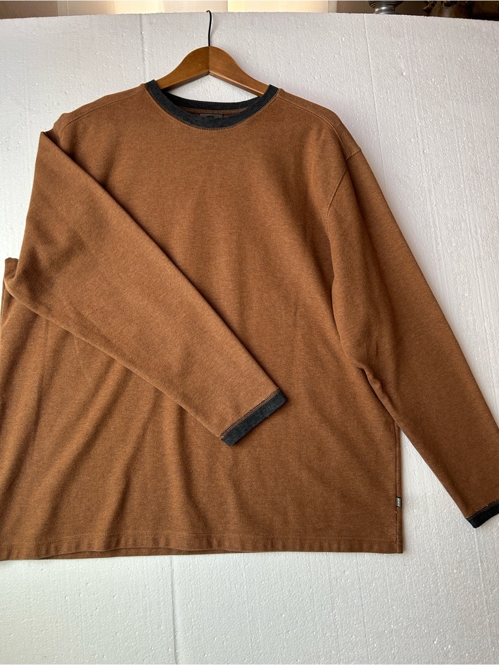 Rei Men's Brown Crewneck Sweater with Contrast Trim. Size 2XL.